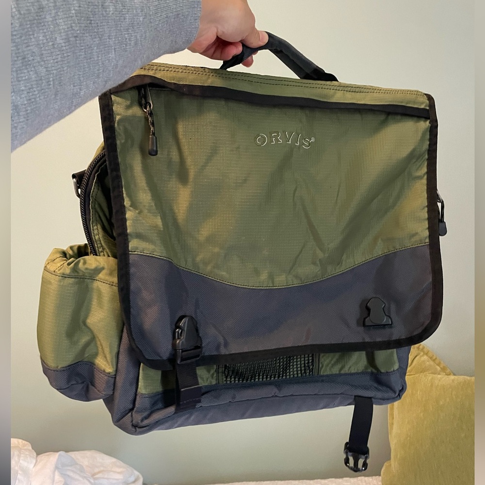 NWOT Orvis green bag or briefcase. Perfect condition.